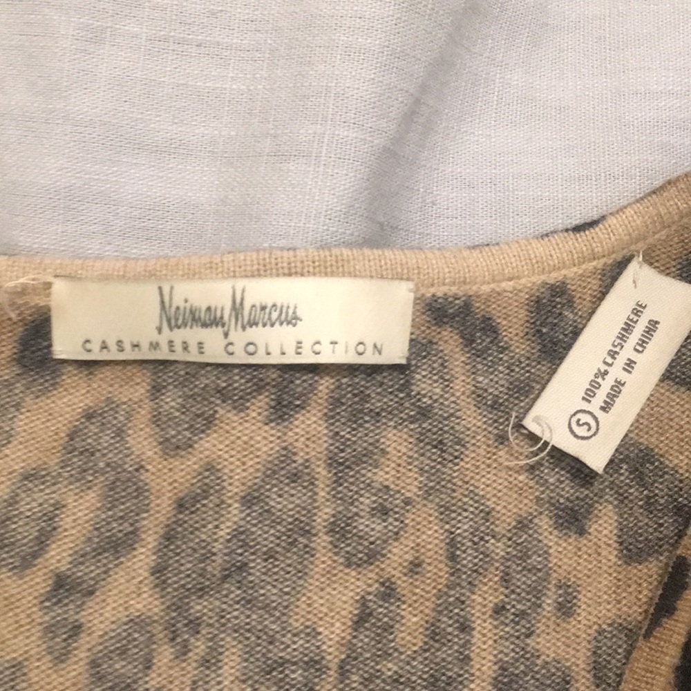 Neiman Marcus cashmere sweater - Picture 2 of 3
